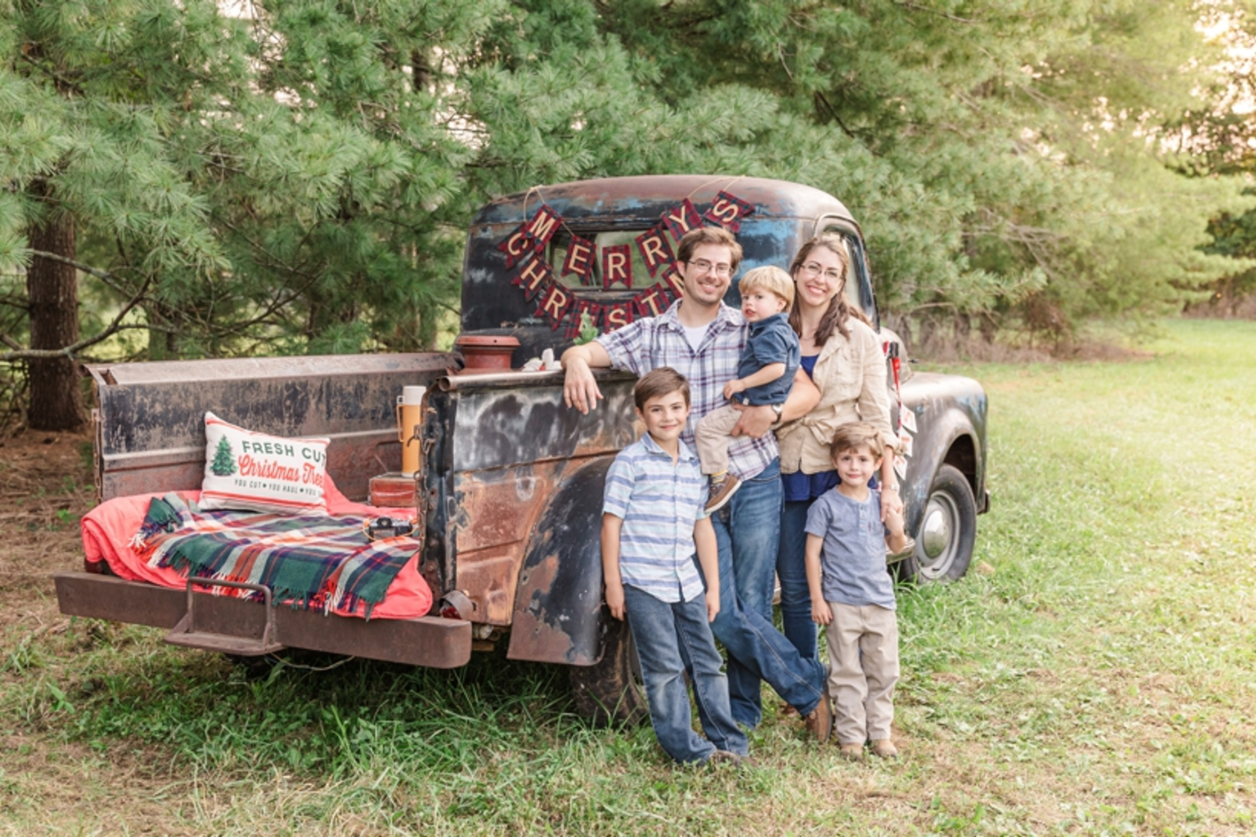 Christmas Tree Farm Family Mini Session | Murfreesboro, TN | Janet Henry Photography